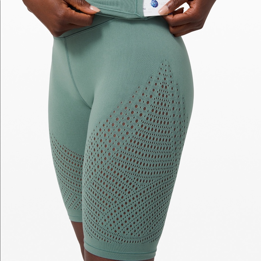 Lululemon Reveal Short Digital Rain Size 10 - Picture 7 of 11